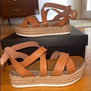 Camel platform sandal